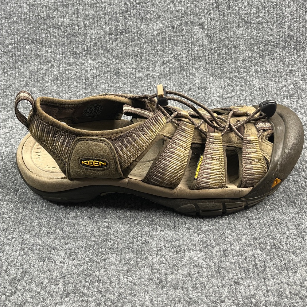 Keen Newport Men’s olive green and brown waterproof Hiking Sandals size 9